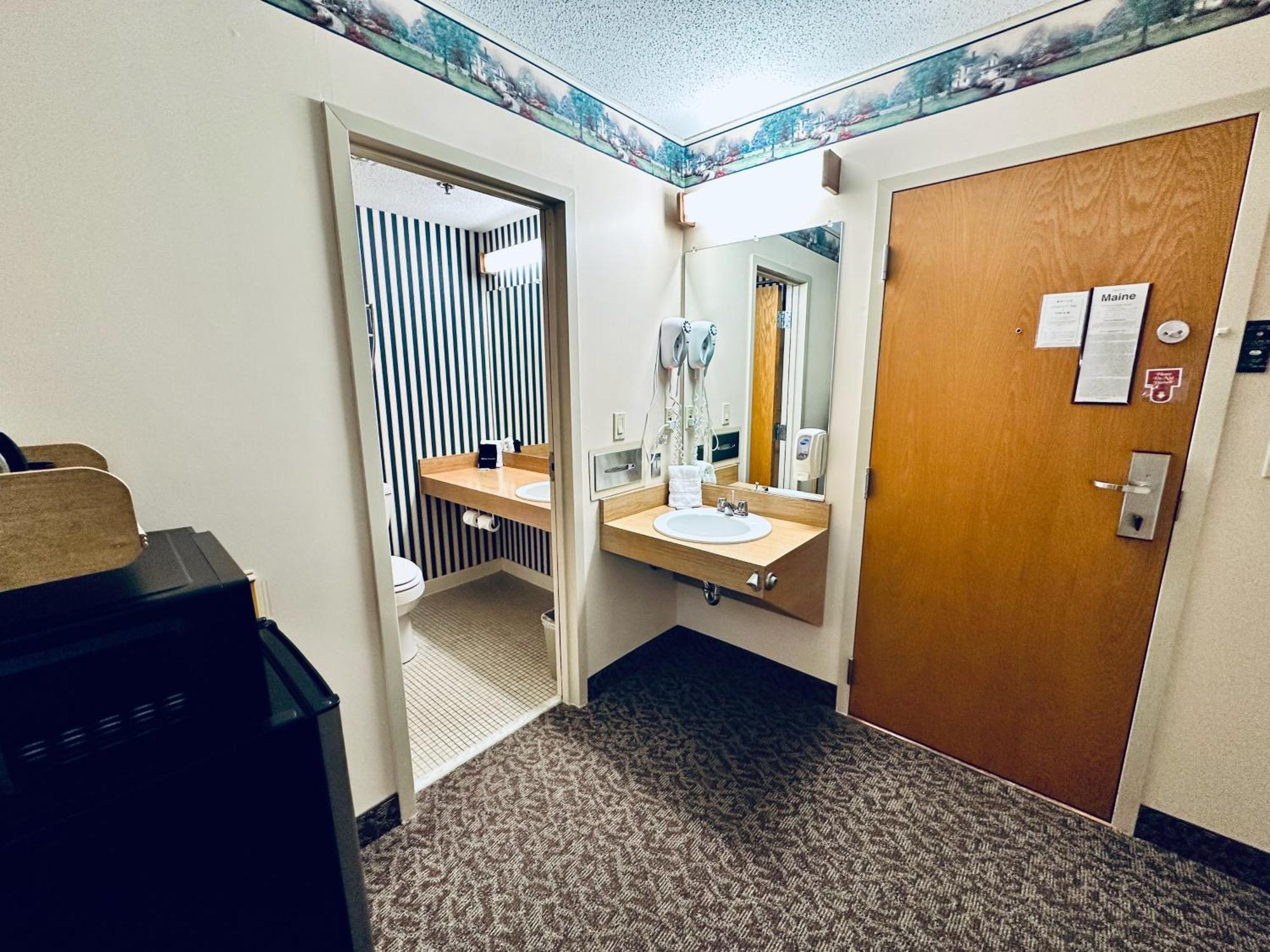 Ivey'S Motor Lodge Houlton Экстерьер фото